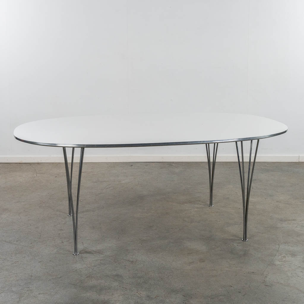 Arne Jacobsen (1902-1971) 'Superellips' tafel voor Fritz Hansen. (L:180 x W:120 x H:70 cm)