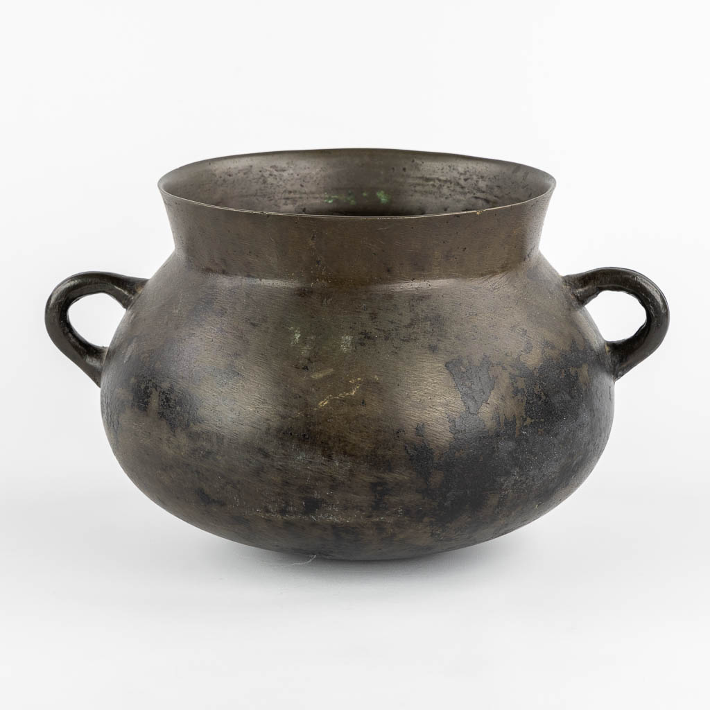 An antique bronze cauldron, so-called 