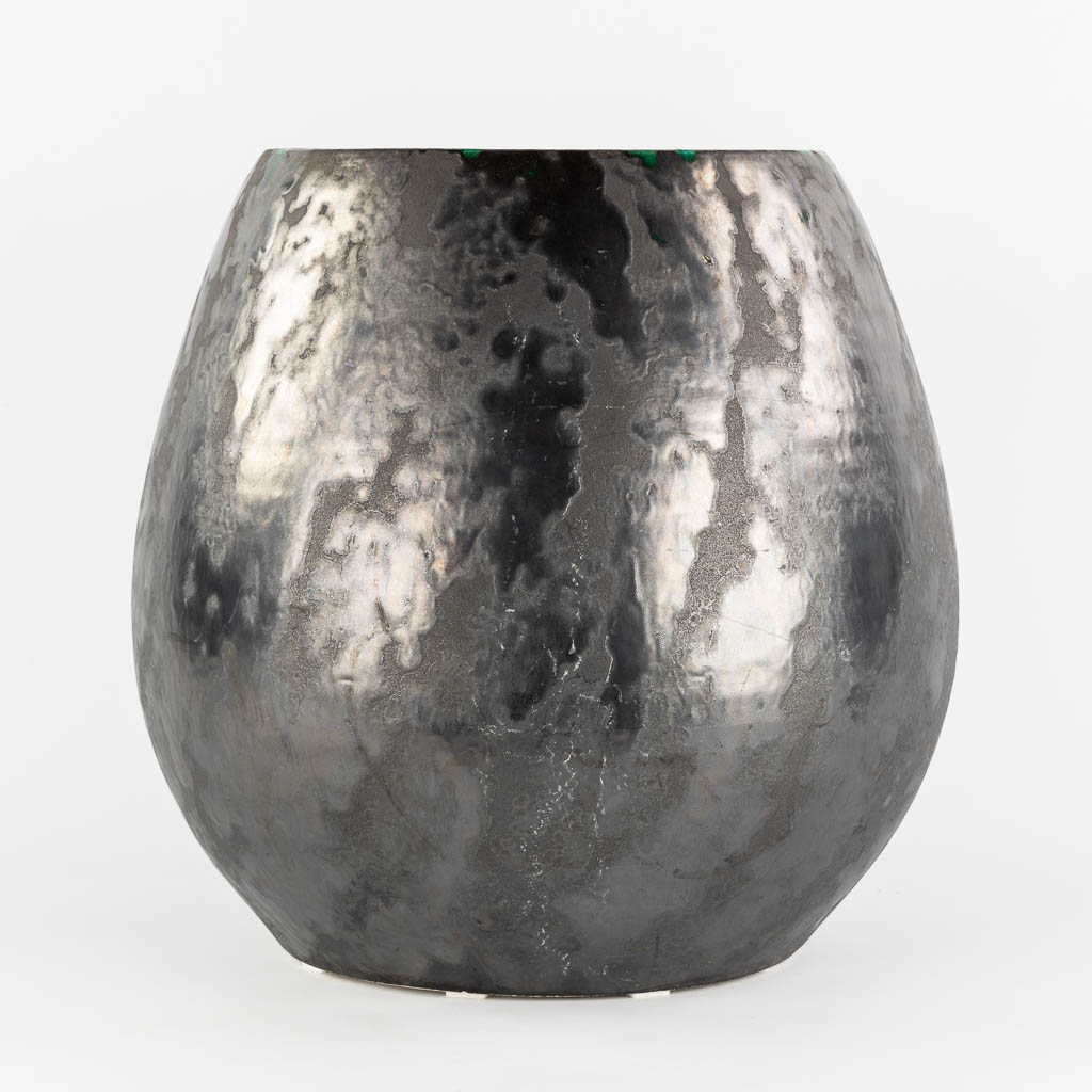 Gilbert Monteyne, a hand-turned vase. Glazed ceramics. Circa 1960. (H:42 x D:40 cm)