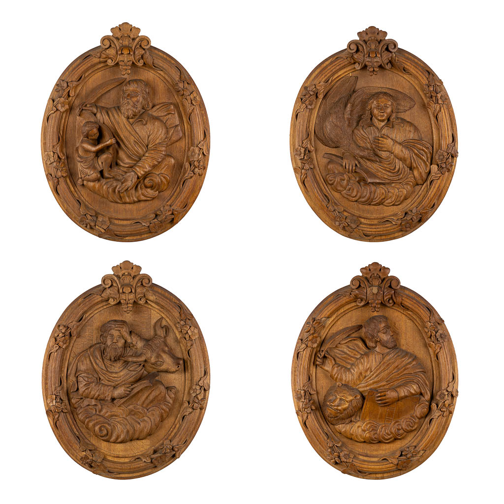 4 grote ovale houtsculpturen met afbeeldingen van de 'Vier Evangelisten'. (W:60 x H:77 cm)