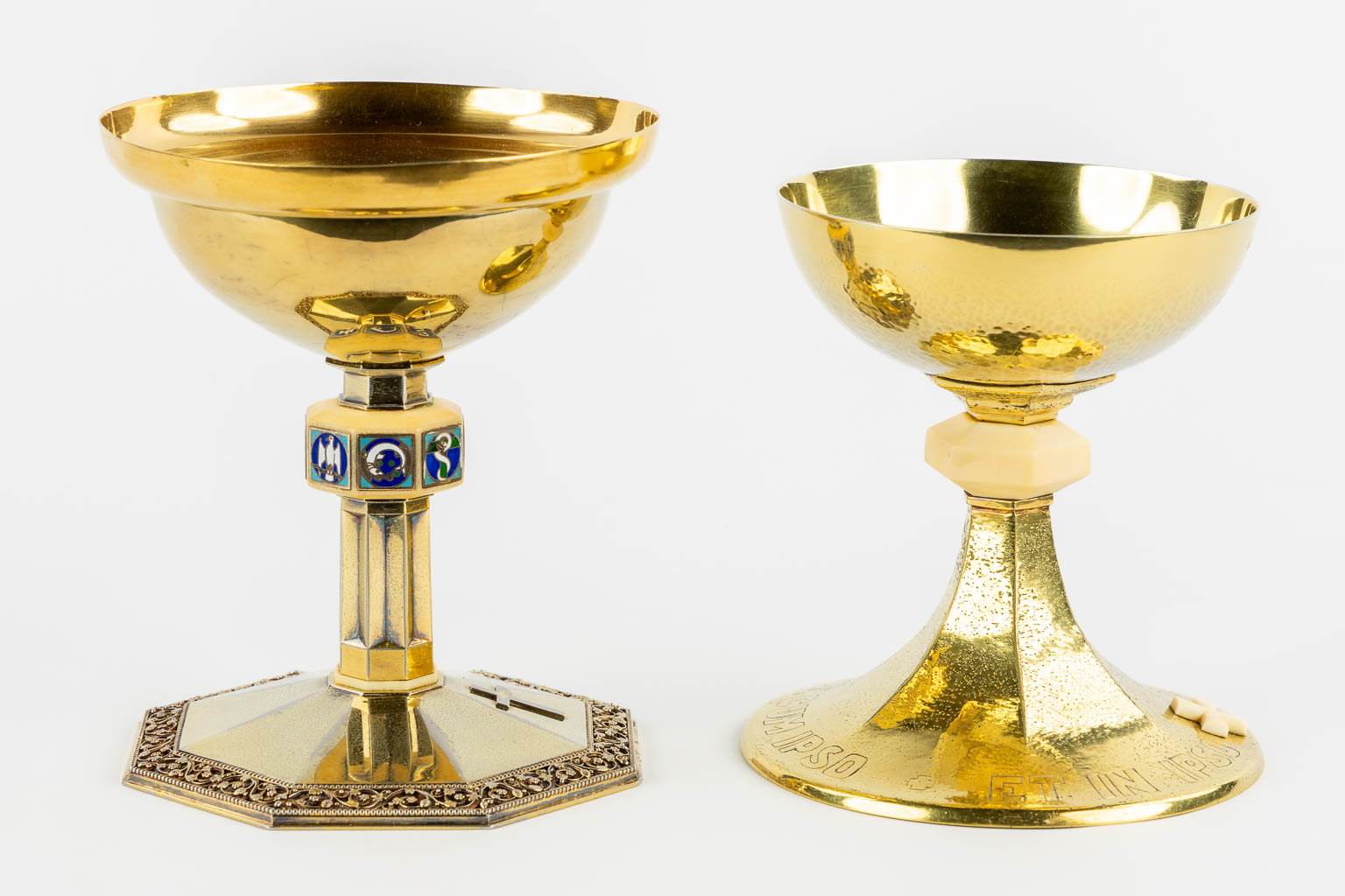 Two gold-plated ciboria, Art Deco. One with enamel plaques of Jesus Christ and animals. (H:16,5 x D:15 cm)