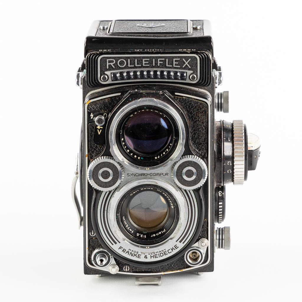 Rolleiflex Synchro-Compur, Franke & Heidece, Germany. (L:11,5 x W:11 x H:16 cm)