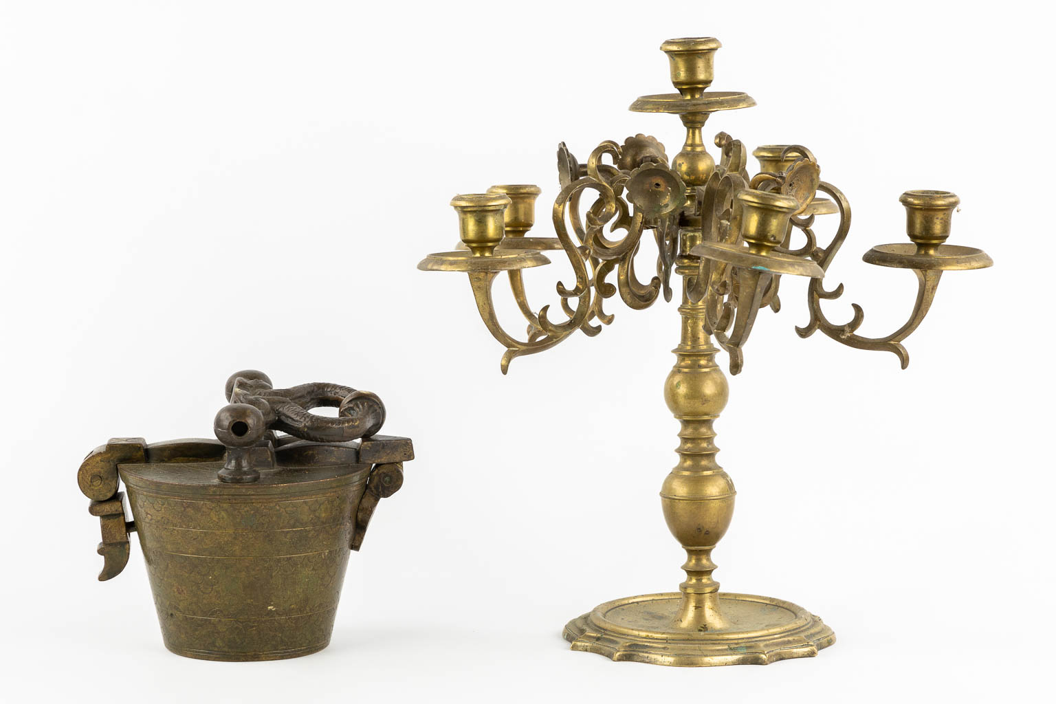 A set of weights, dated 1795. Added an antique candelabra with removeable arms. 19th C. (H:34 cm)