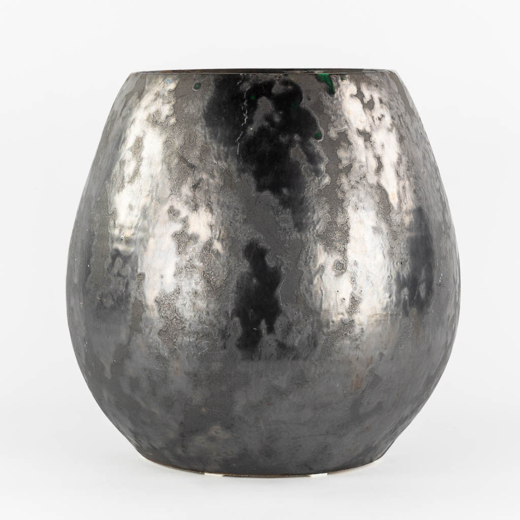 Gilbert Monteyne, a hand-turned vase. Glazed ceramics. Circa 1960. (H:42 x D:40 cm)