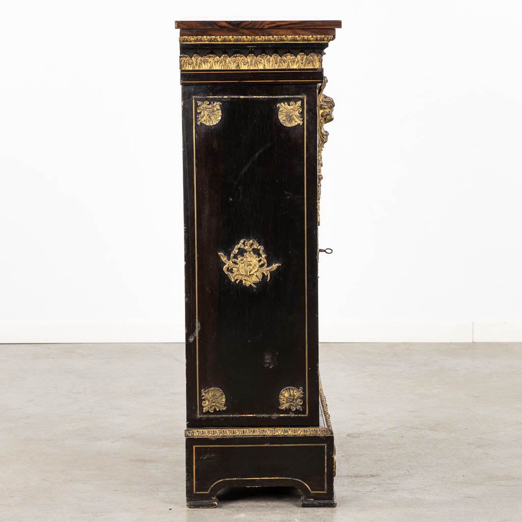 A low display cabinet, mounted with bronze putti, Boulle, Napoleon 3. 19th C. (L:36 x W:83 x H:109 cm)