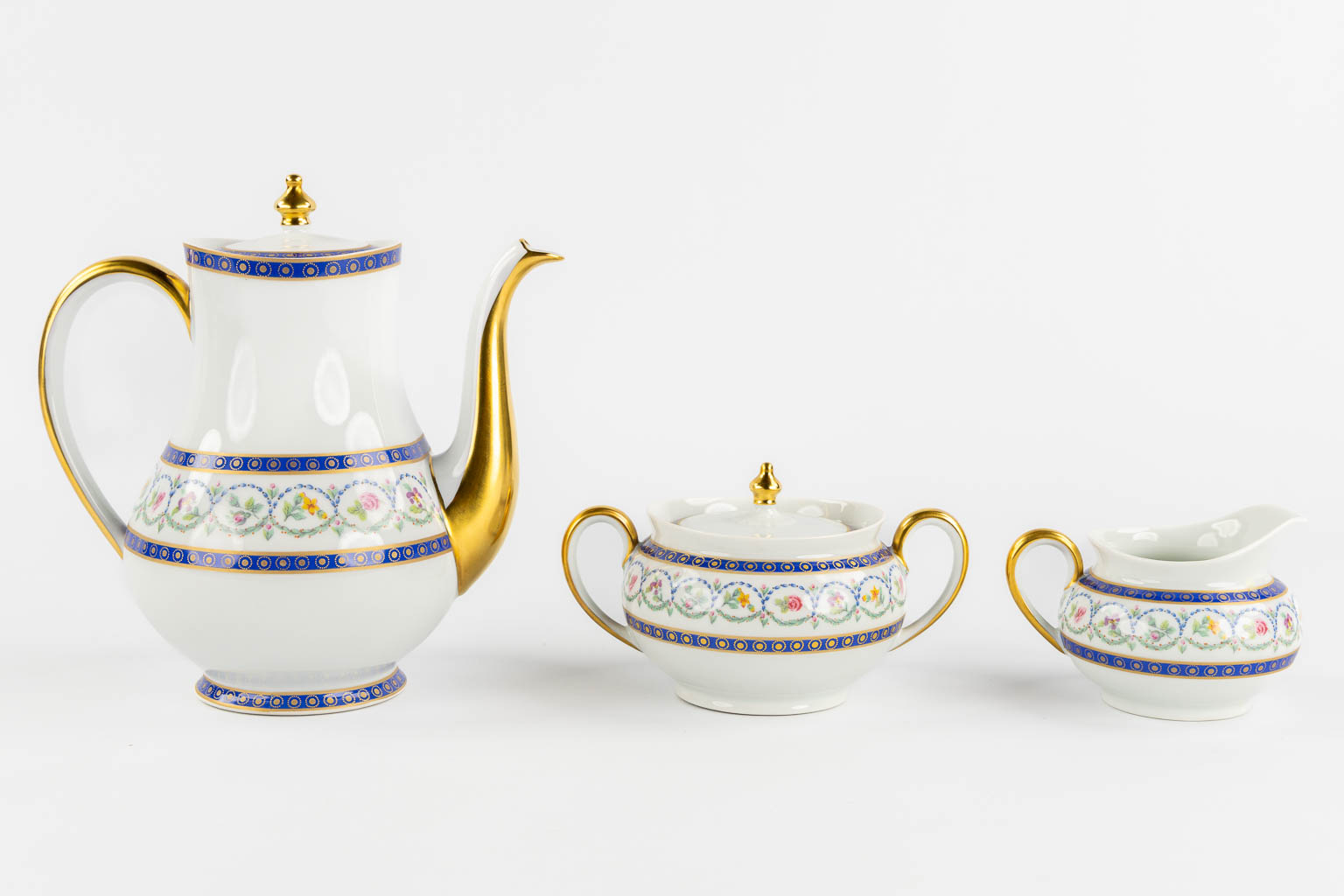 Limoges Haviland, 'Etoiles' een groot dineer en koffieservies. 71 stuks.