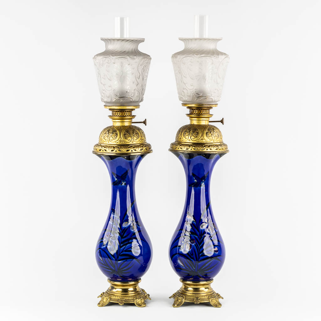 A pair of large oil lamps, porcelain and brass. Circa 1900. 