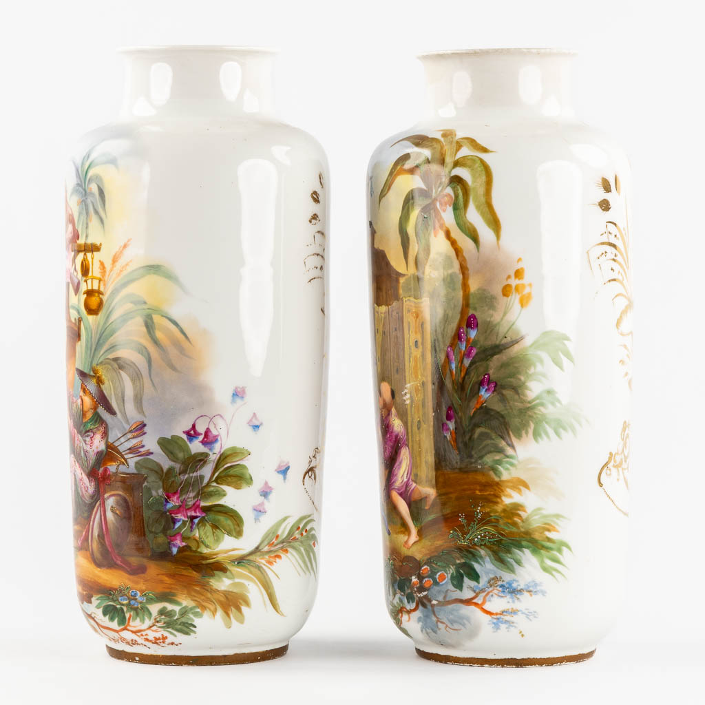 A pair of vases with a Chinoiserie decor, European porcelain, 19th C. (H:41 x D:19 cm)