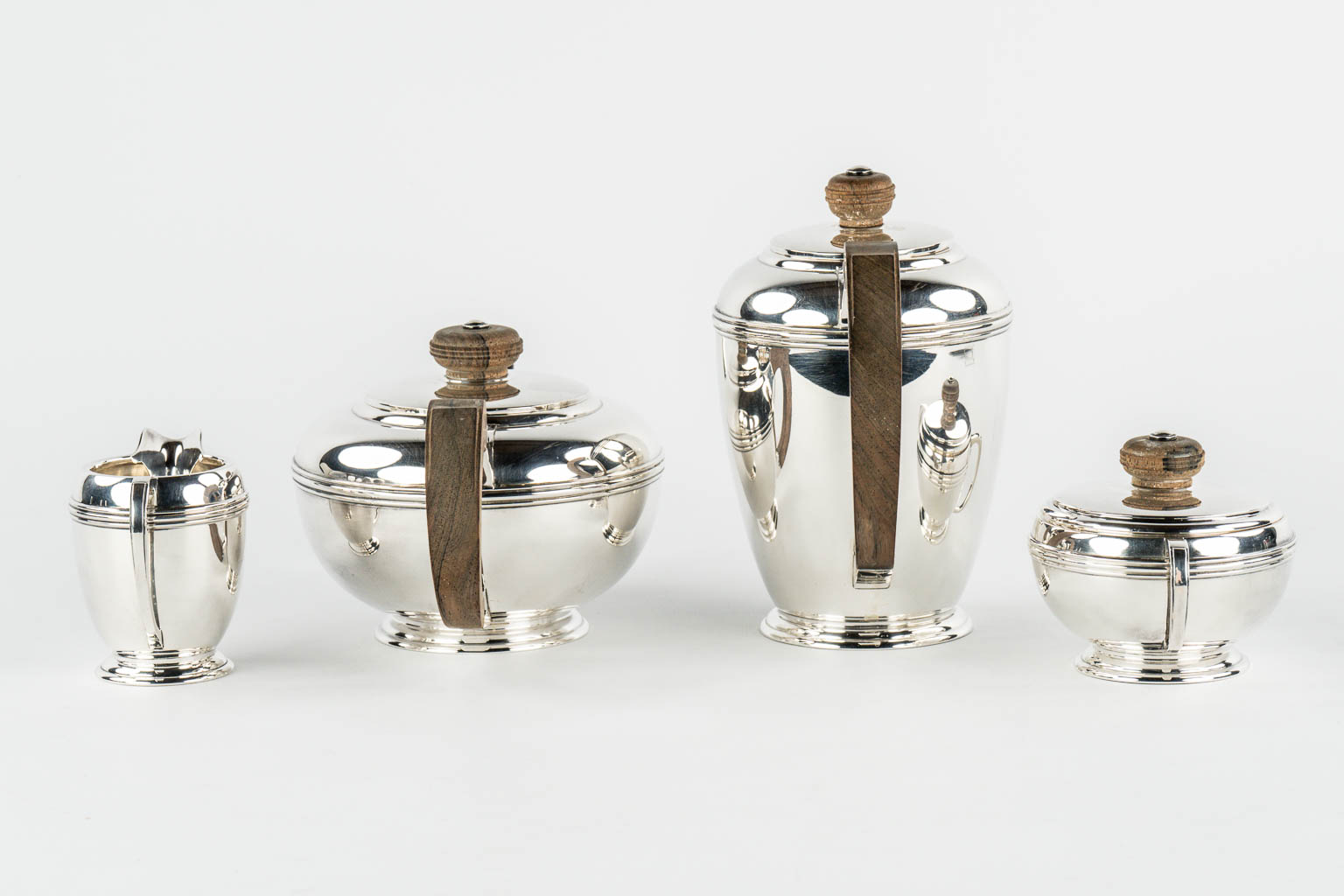 Wofers Frères, 'Dominion', a coffee and tea service, silver, Art Deco. Bruxelles. (C.1936) 2,850kg. 