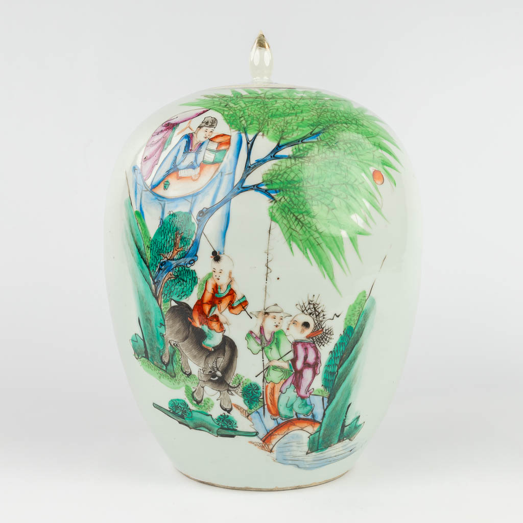 A Chinese ginger jar with lid, decorated with children and animals. 19th/20th C. (H:31 x D:22 cm)