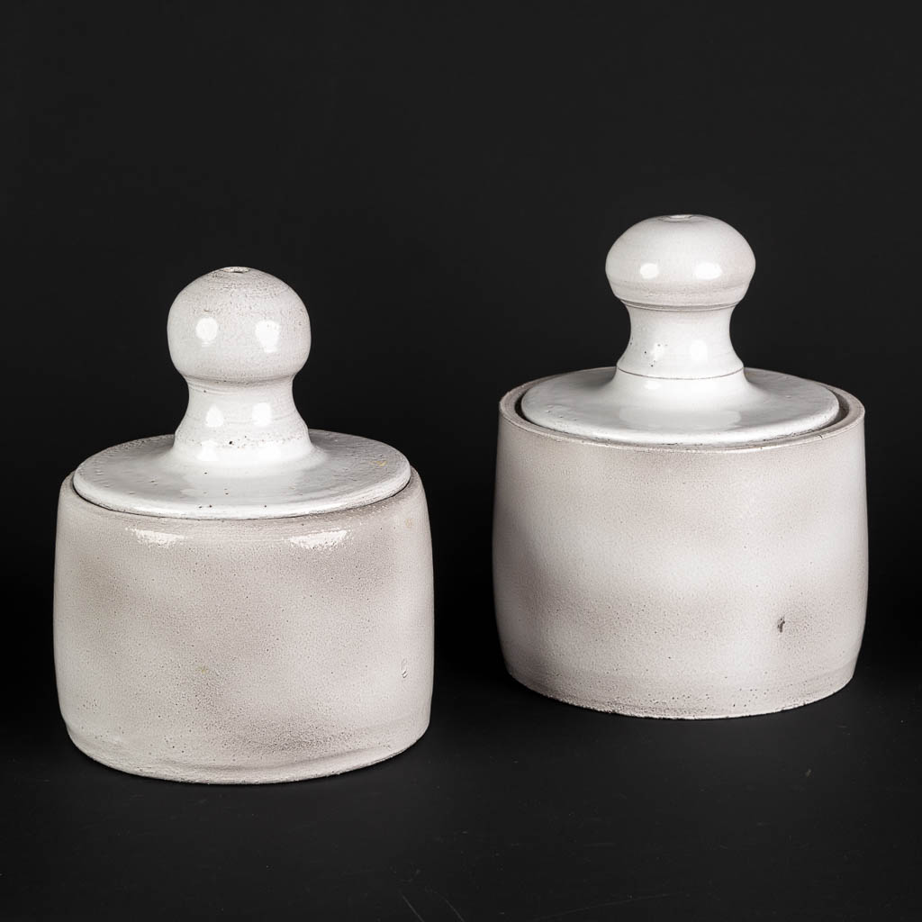 Léon GOOSSENS (XX) 'Vases with a lid'. (H:22,5 x D:18 cm)