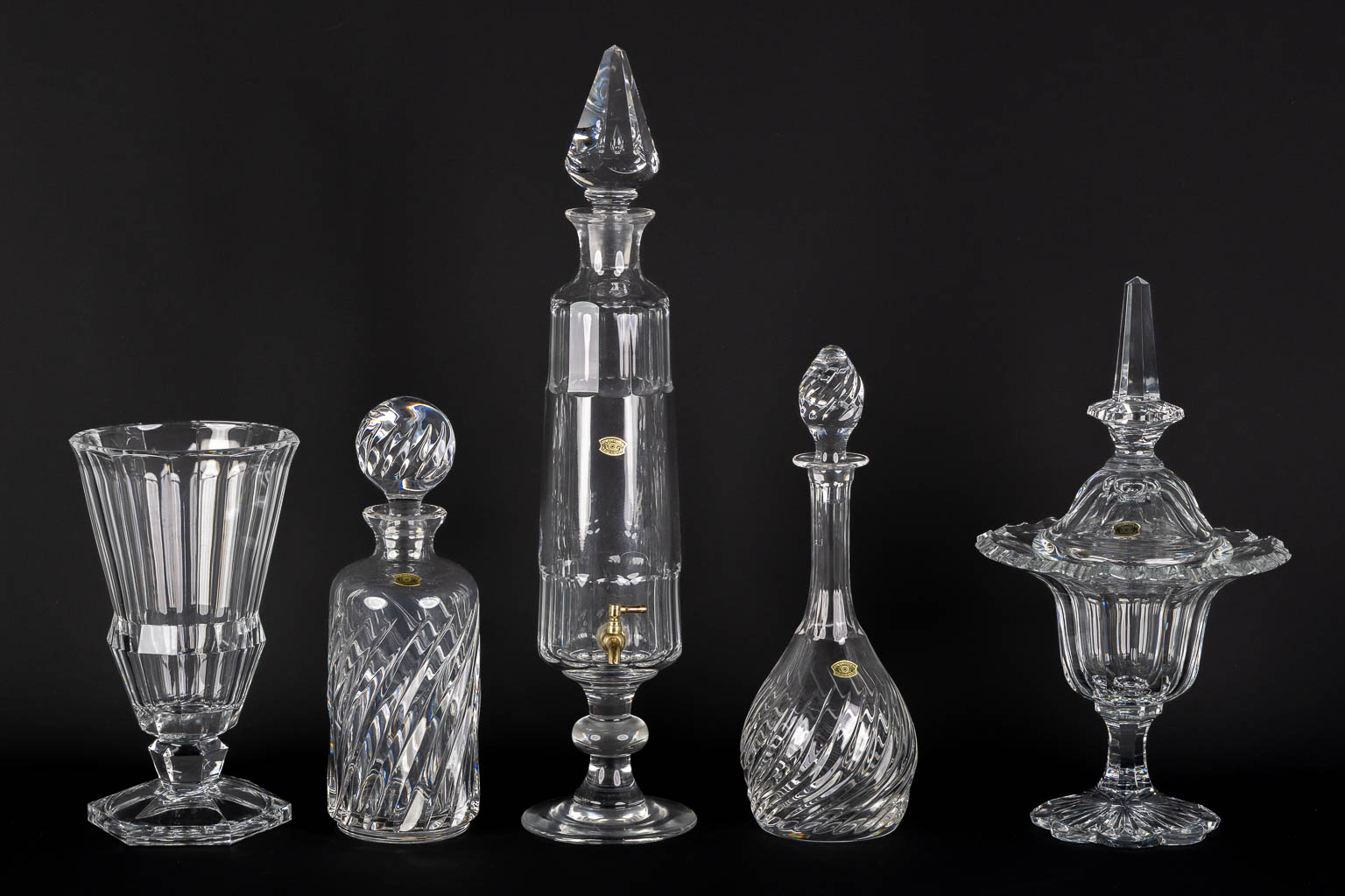 Val Saint Lambert, a samovar, carafes, drageoir, vases and champagne coupes. Cut crystal. (H:51,5 cm)