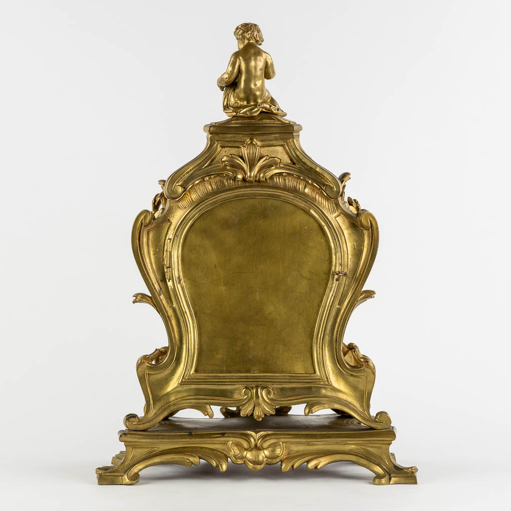 A large mantle clock, bronze, Louis XV style. 19th C. (L:22 x W:38 x H:56 cm)