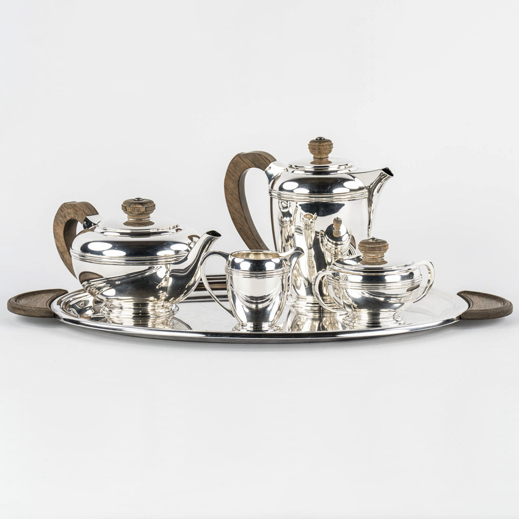 Wolfers Frères, 'Dominion', een koffie en theeservies, zilver, Art Deco. Brussel. (C.1936) 2,850kg. 