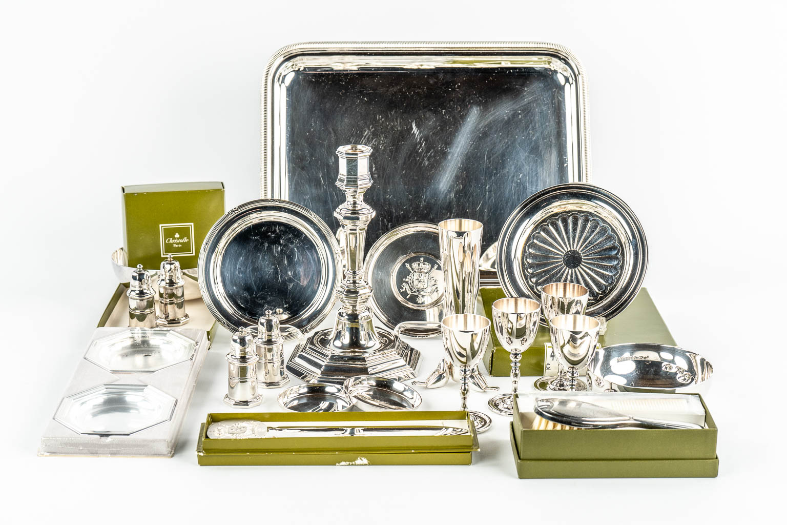 Christofle, a collection of table accessories and serving ware, silver plated metal. (L:29 x W:35,5 cm)