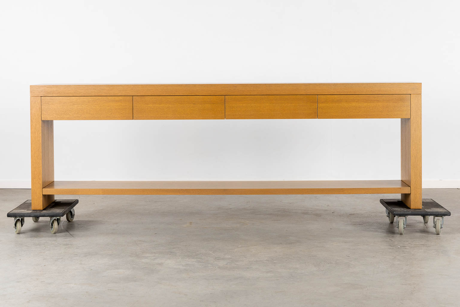 A high-quality console table, light oak. (L:40 x W:250 x H:80 cm)