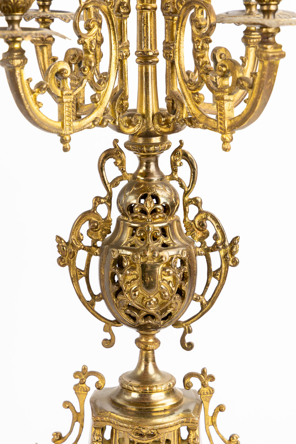 A three-piece mantle garniture clock and candelabra, bronze. 20th C. (L:12 x W:28 x H:51 cm)