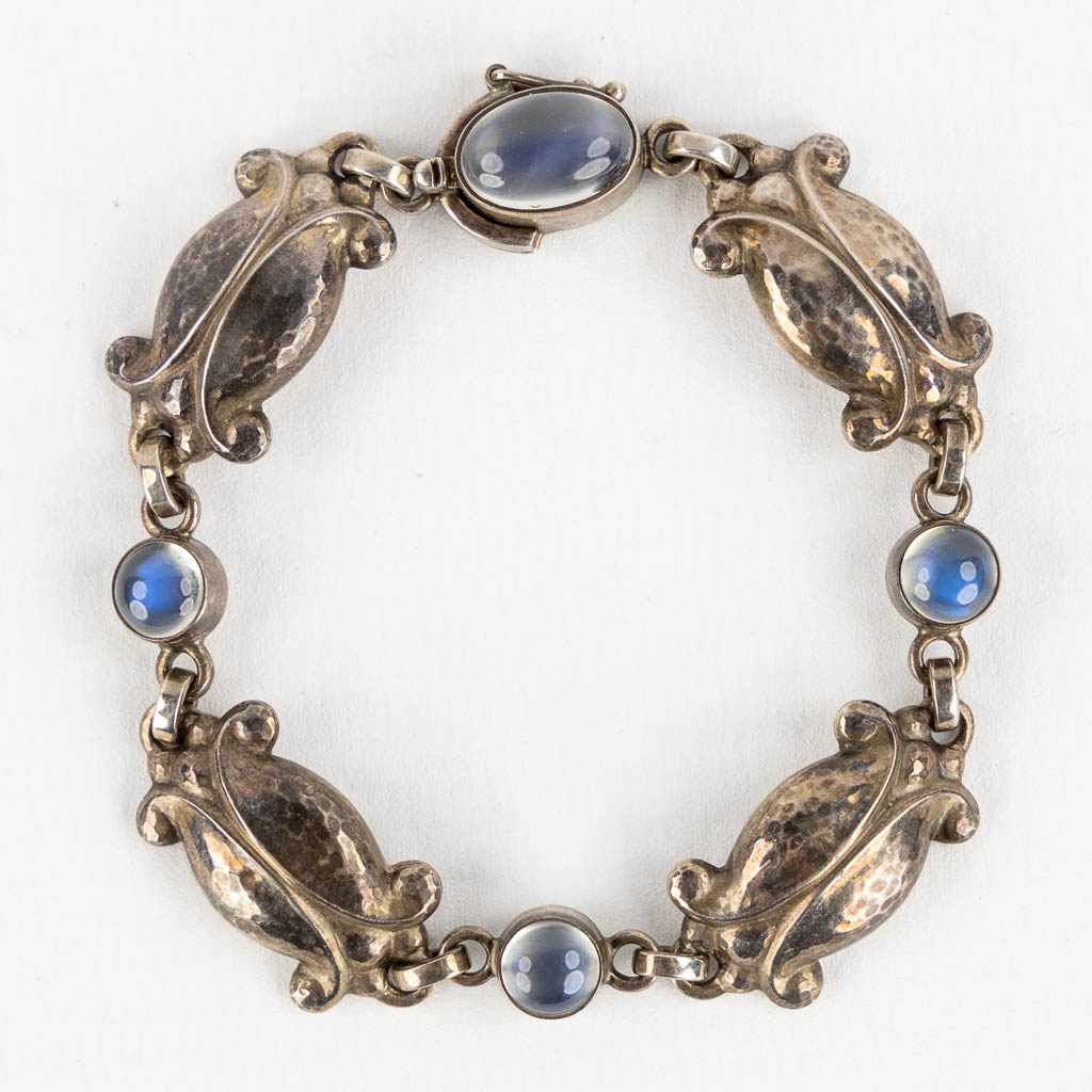 Georg JENSEN (1866-1935) 'Bracelet' silver and moon-stone. 2016. 