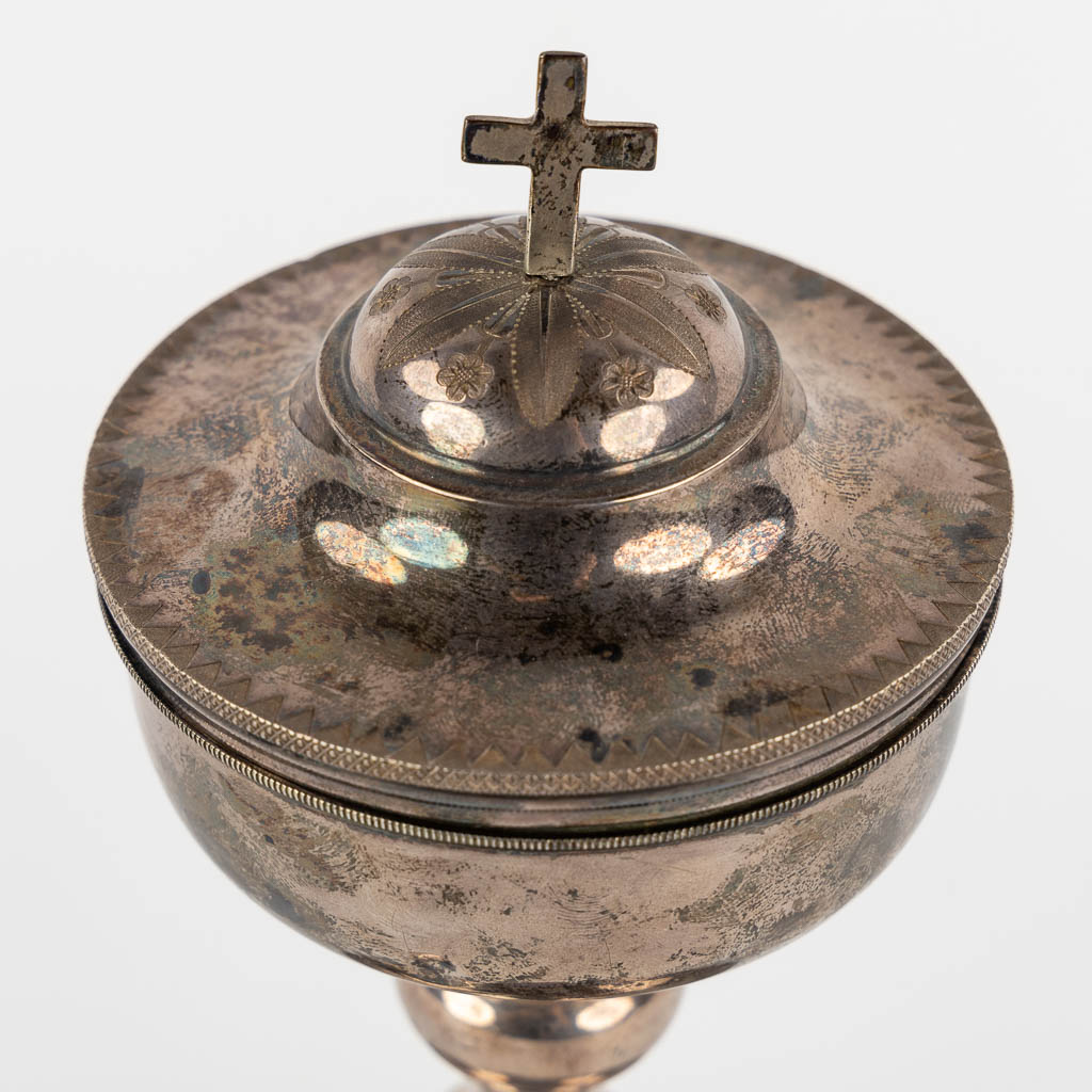 A small ciboria with cuppa, Paris, France, 1819-1838. Added ciboria. (H:28 x D:13 cm).  Church use.