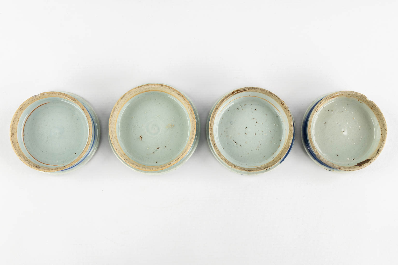 Four matching Chinese Ginger Jars, blue-white stoneware. (H:18 x D:16 cm)