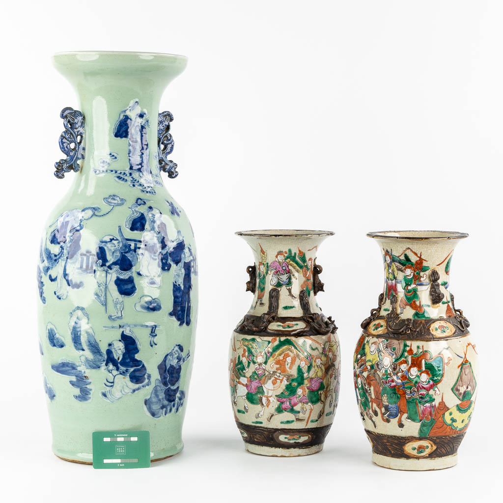 A Chinese vase blue-white decor of the Eight Immortals, added a pair of Nanking vases. (H:61 x D:23 cm)