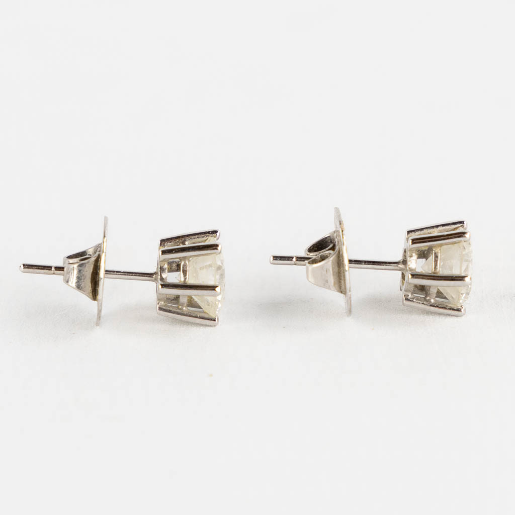 A pair of earrings each with diamond of approximately 1ct. 18kt white gold. 