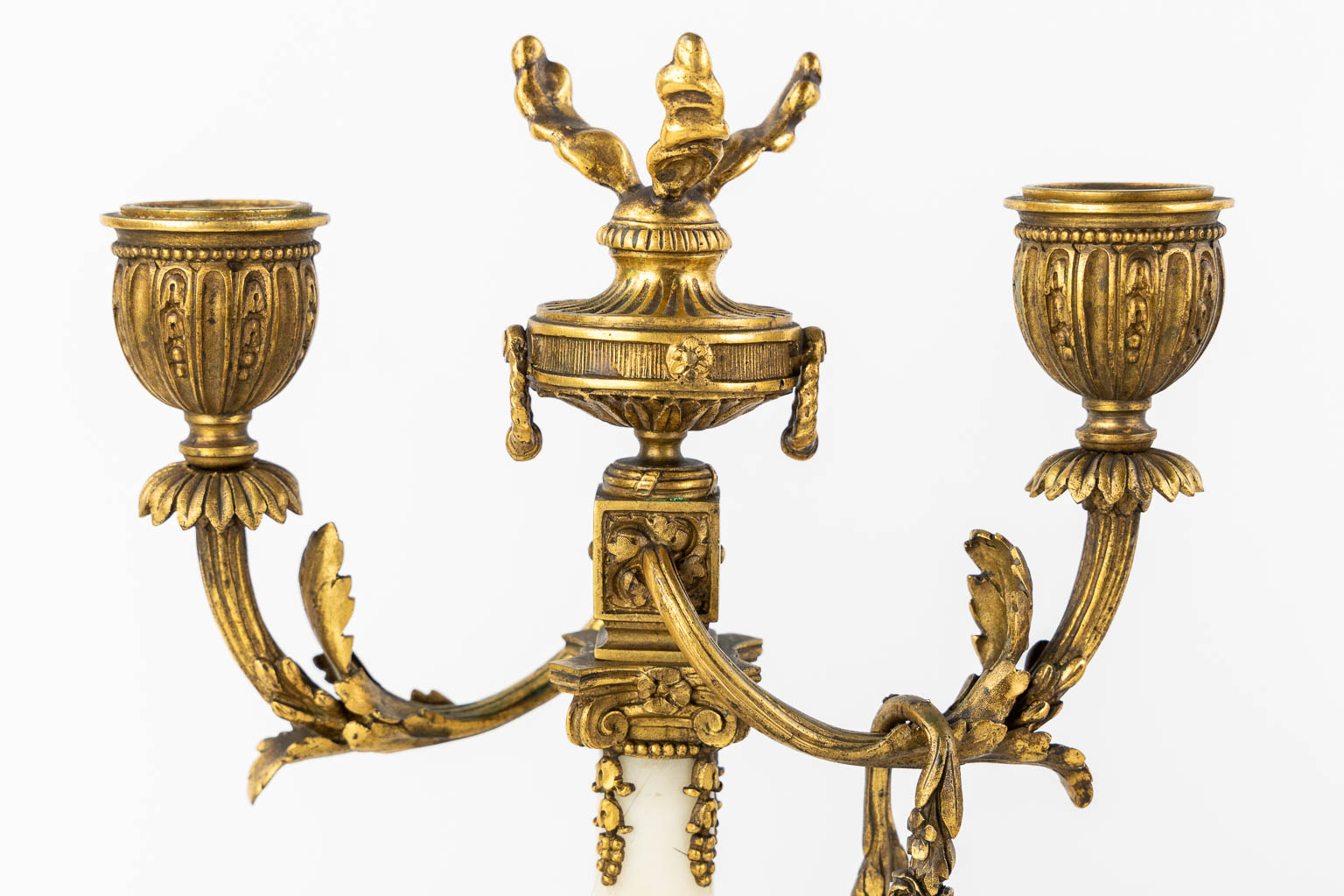 A three-piece mantle garniture clock and candelabra, bronze and marble, 19th C. (L:11 x W:27 x H:36 cm)