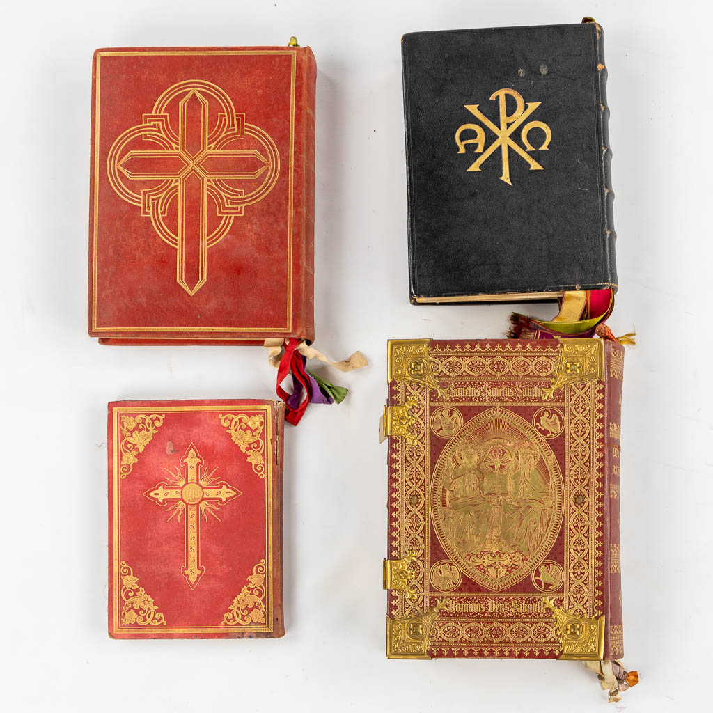 Three Missale Romanum books, added a Sanctissimi Sanctorum. (W:27 x H:37 cm)