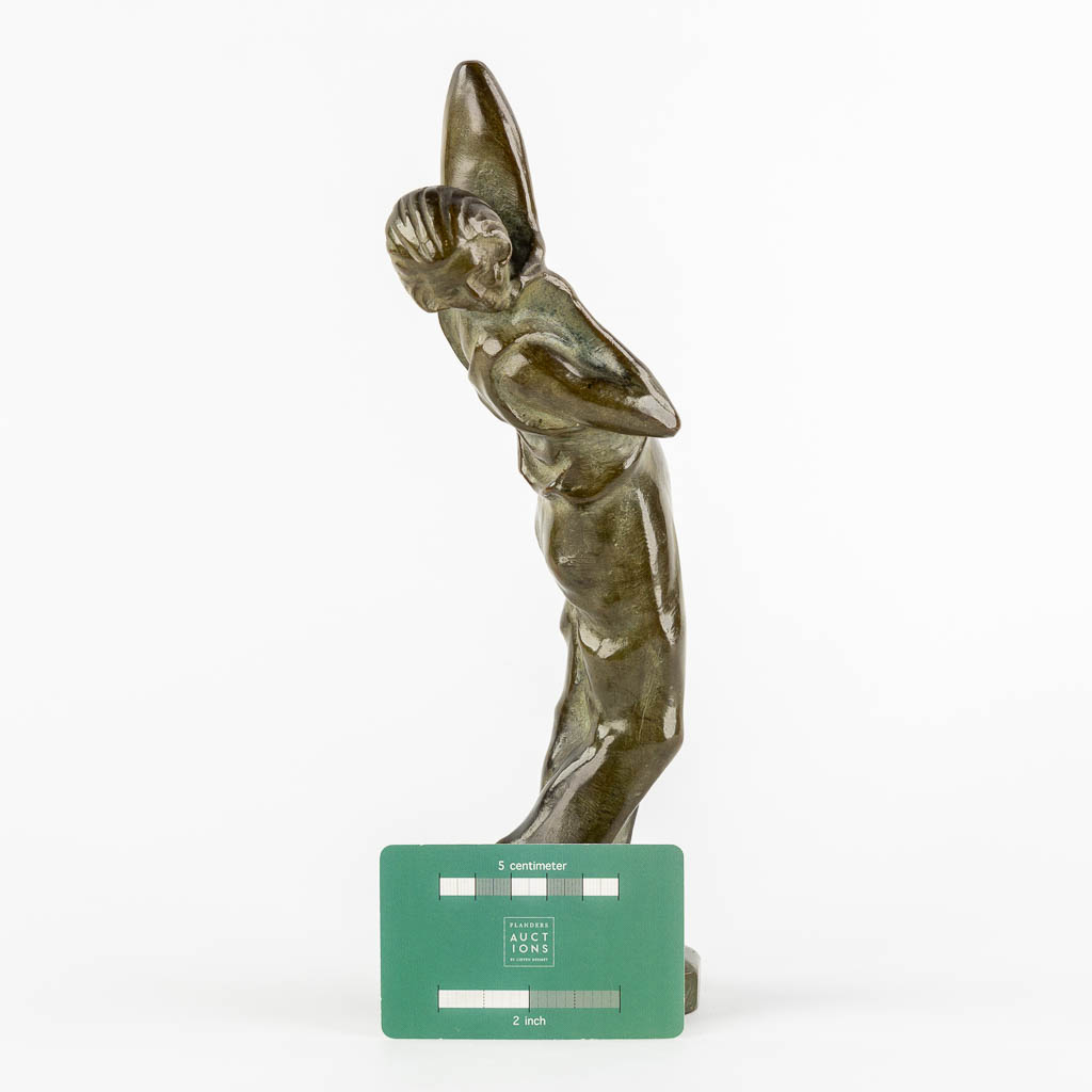 A figurine of a leaning lady, patinated bronze. Art deco. (H:27 cm)