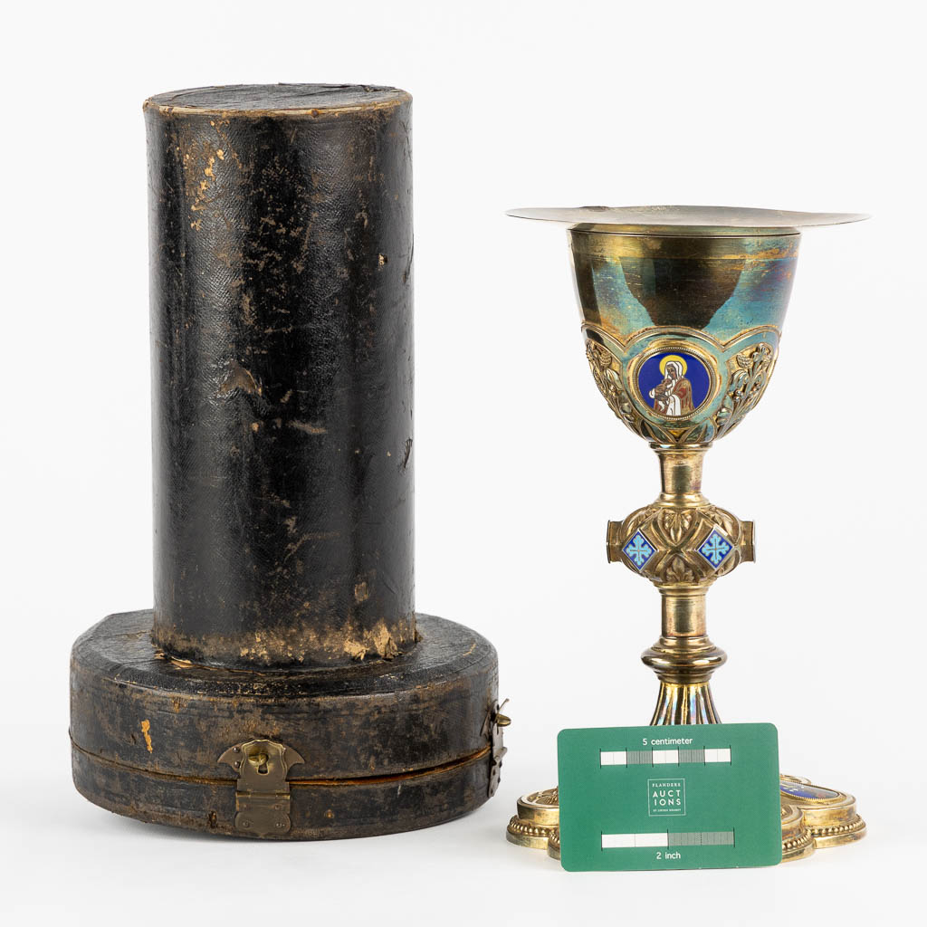 A Chalice and paten, Vermeil, Gothic Revival, Cloisonné enamel. France, 19th C. (H:24,5 x D:14,5 cm)