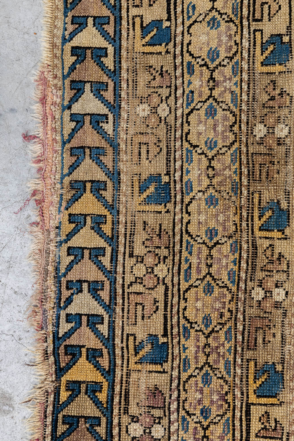 An Oriental hand-made carpet, Caucasian. (W:160 x H:318 cm)