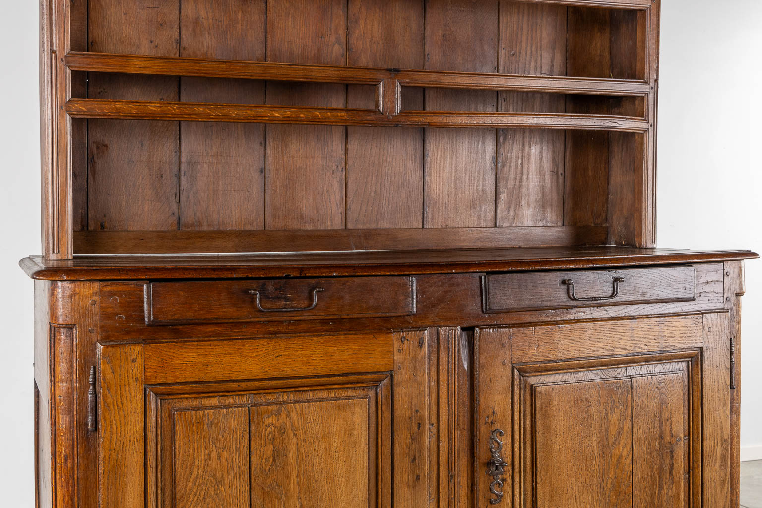 An antique vaisselier, plate cabinet, oak, 18th C. (L:57 x W:160 x H:230 cm)