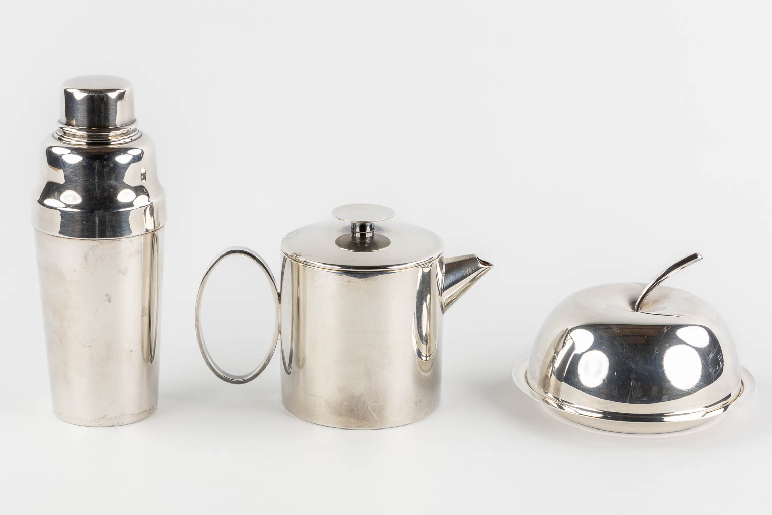 Christofle France and other, 10 pieces of silver-plated table accessories. (W:24 x H:20 cm)