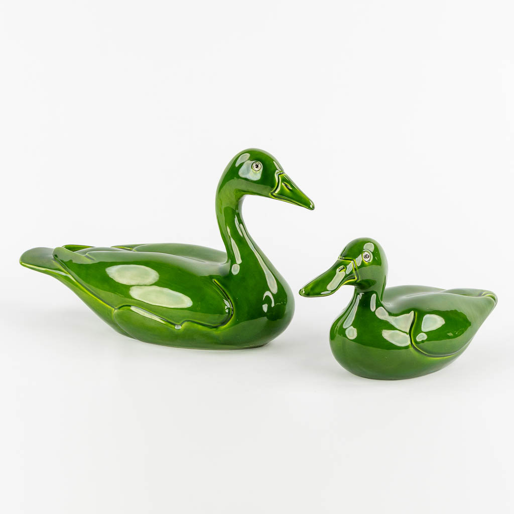 A decorative pair of ducks, glazed ceramics. Italy. (W:41 x H:24,5 cm)