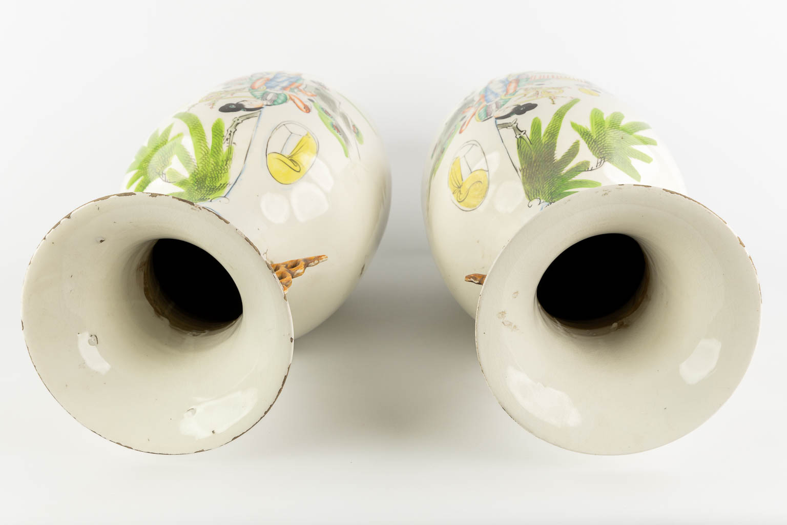 Two pairs of Chinese Famille Rose vases, 20th C. (H:58 x D:23 cm)