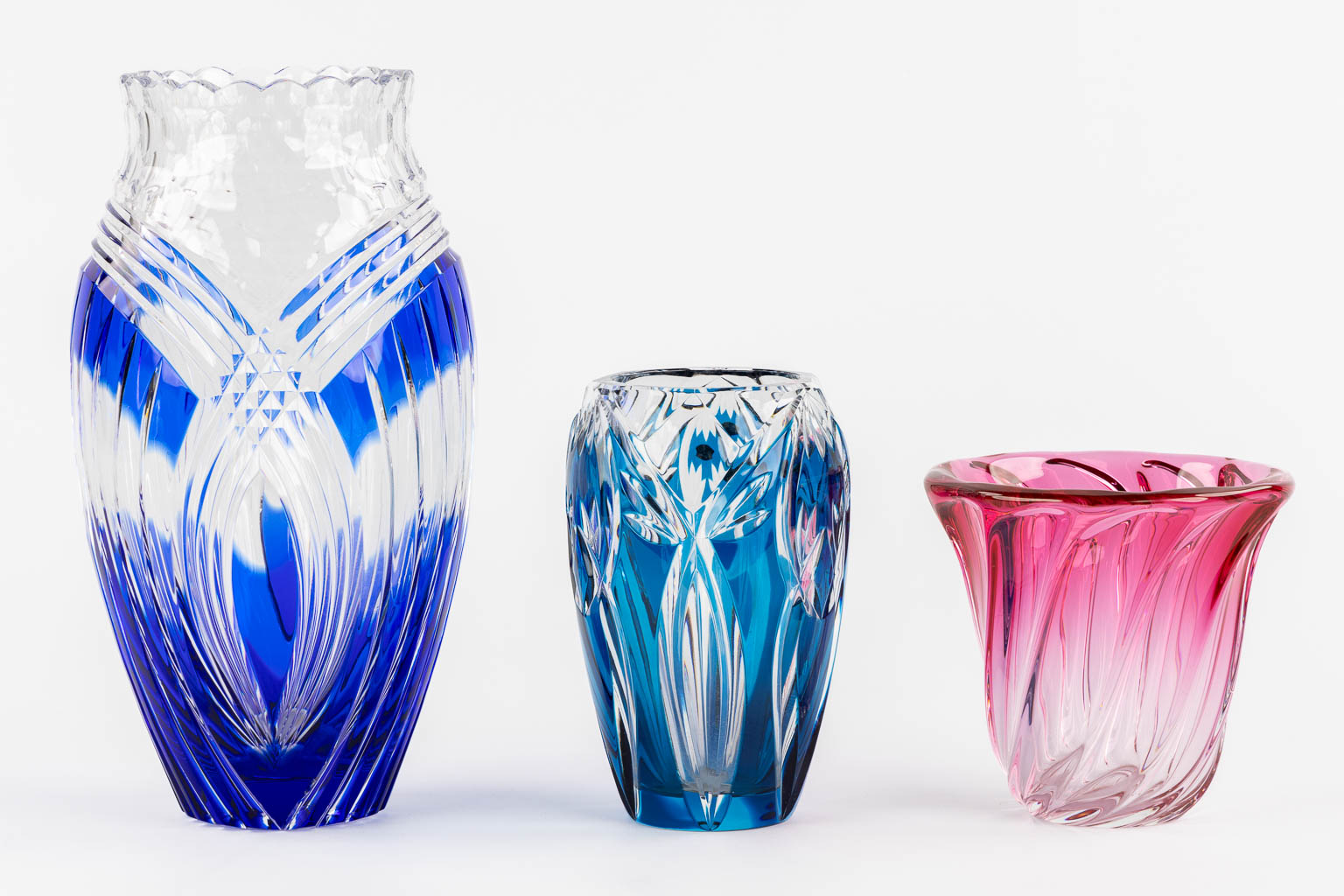 Val Saint Lambert, three coloured crystal vases. (H:29,5 x D:13,5 cm)