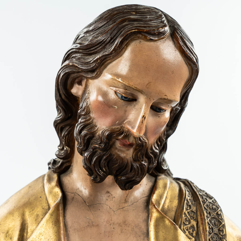 Een groot figuur van Jezus Christus, verguld en polychrome Papier Maché, laat 19de eeuw. (L:35 x W:46 x H:98 cm)