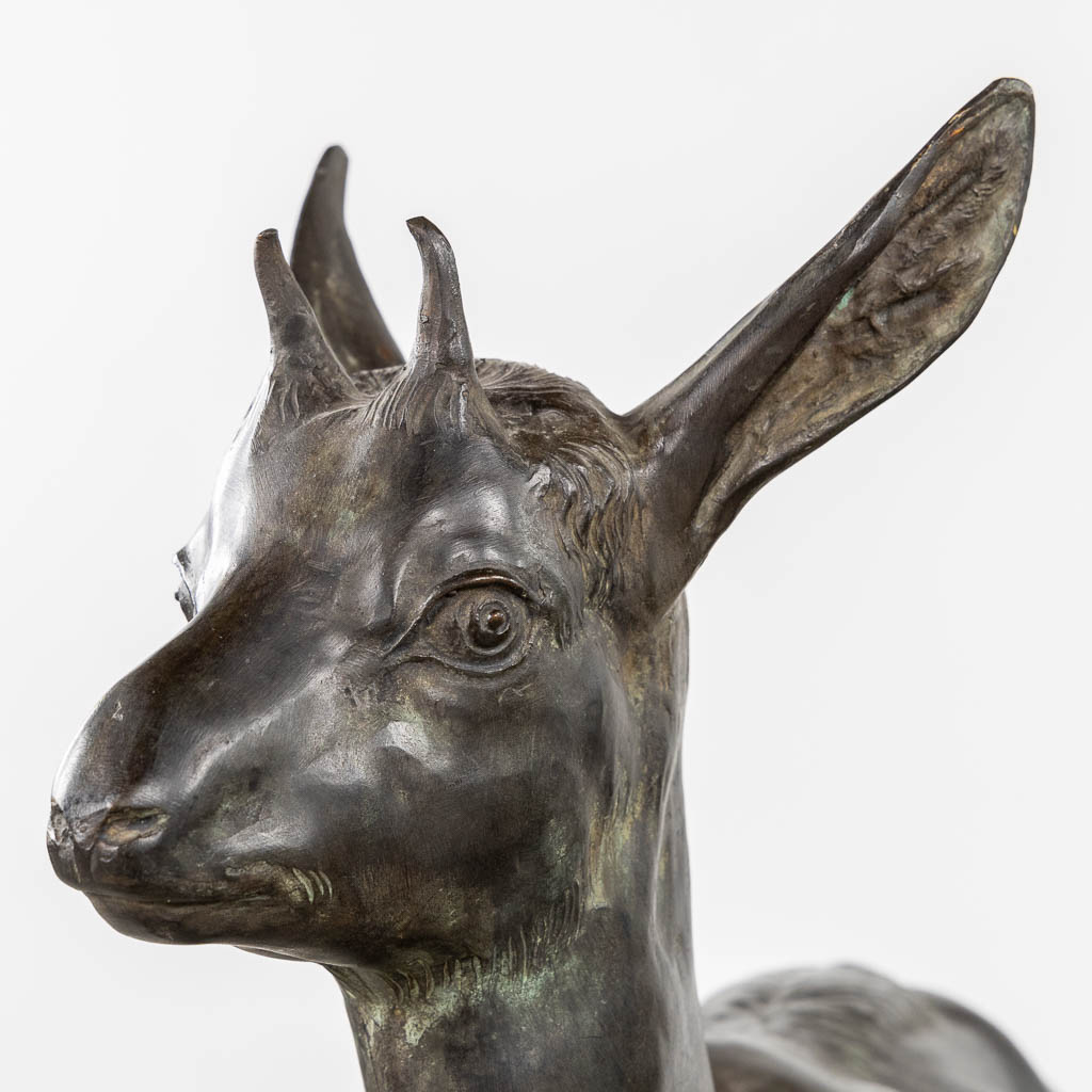 A very decorative pair of deer, patinated bronze. Circa 1970. (L:16 x W:70 x H:66 cm)