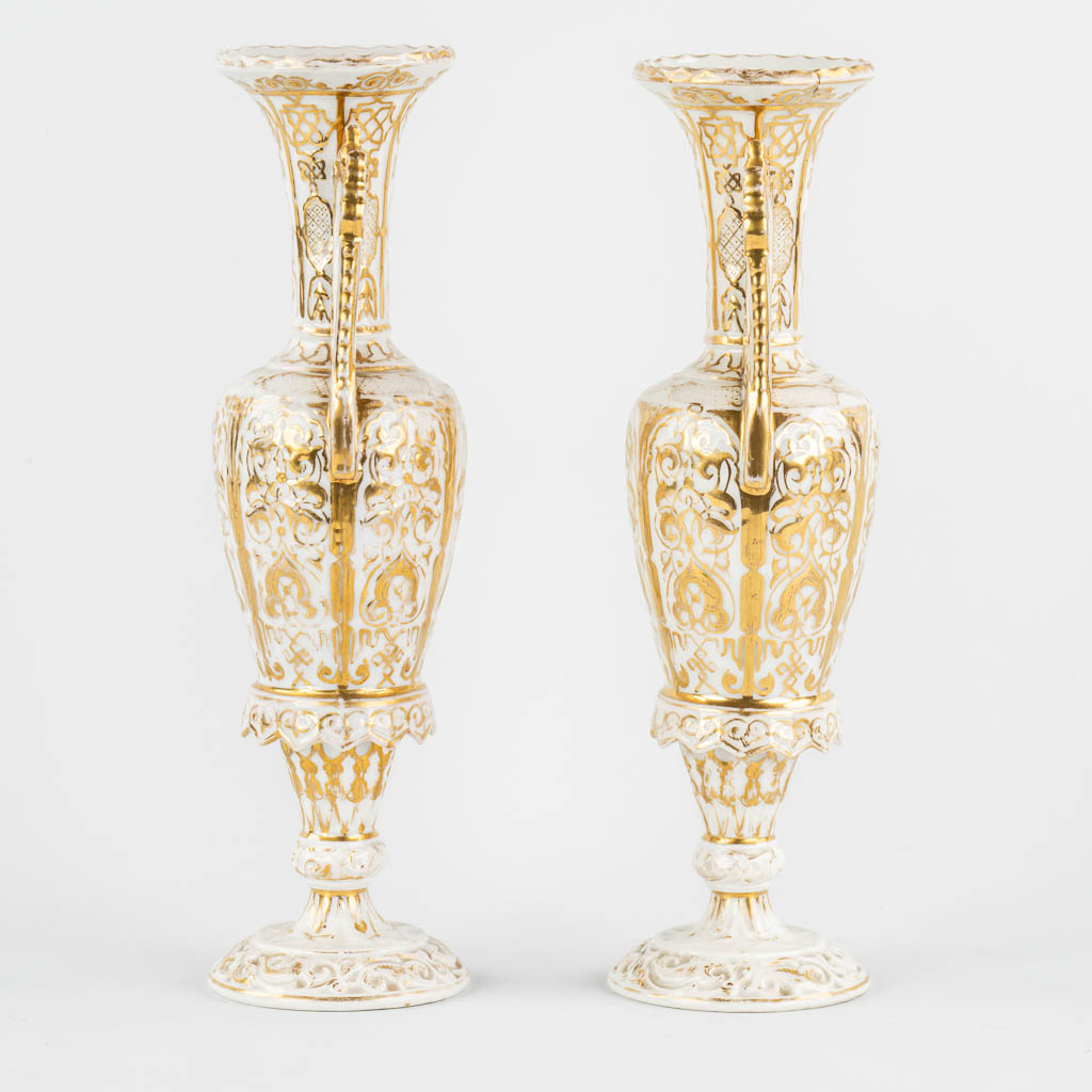 Two pairs of Vieux Paris vases one with ajoured handles, gilt porcelain. 19th C. 