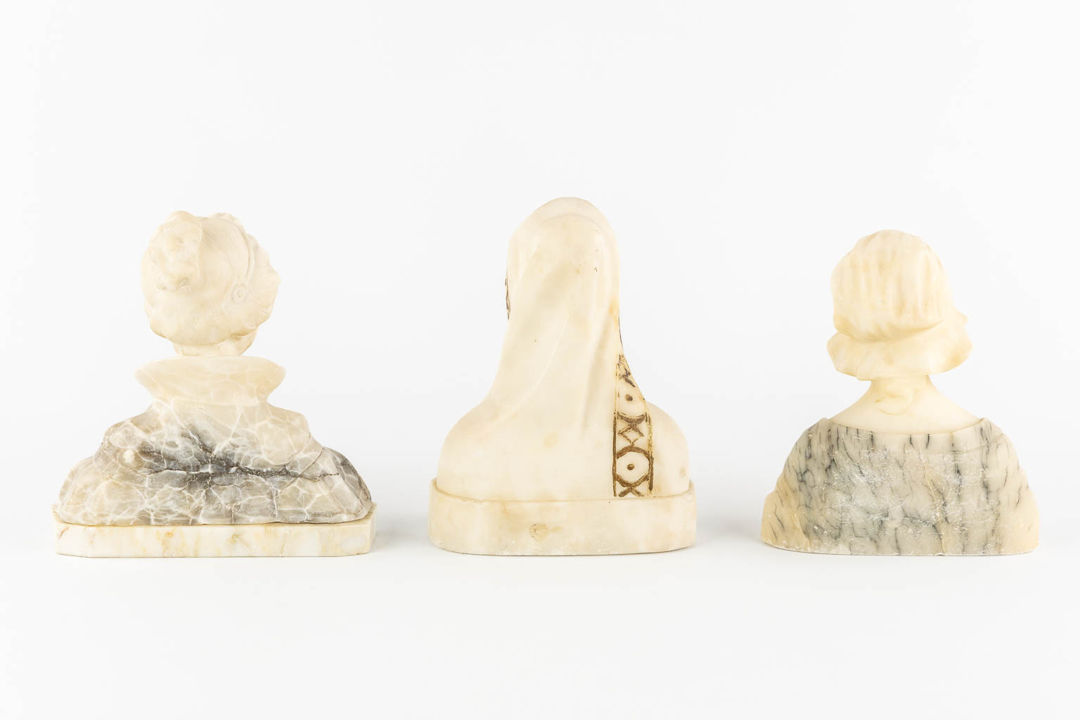 Five busts of ladies, sculptured Alabaster, Circa 1900. 