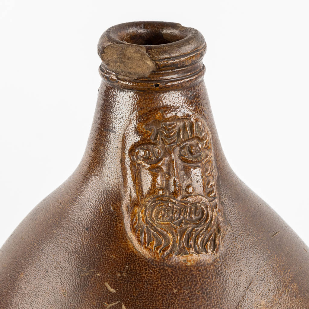 A Bartmann jug with 1 cartouche. Mid-17th C. (H:34 x D:20 cm)