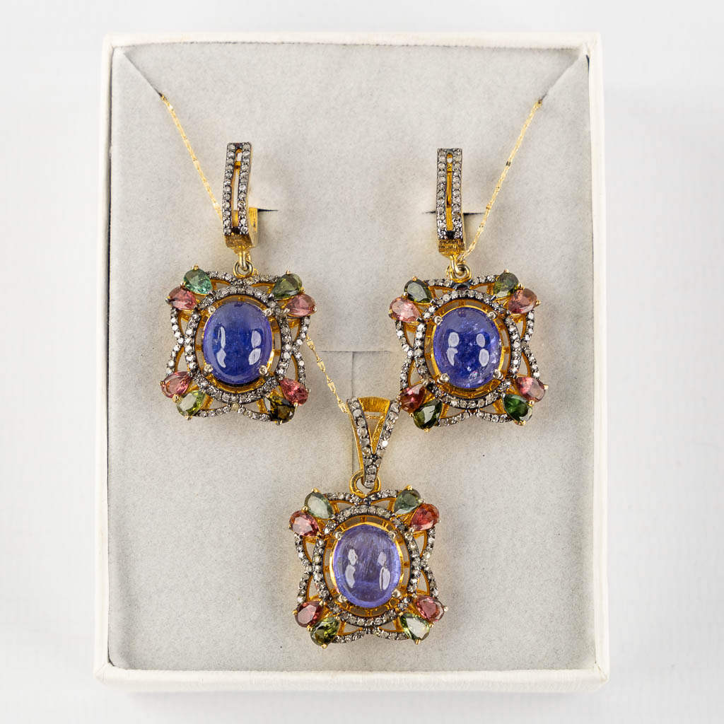 Pair of earrings and pendant, vermeil with Tanzanite en Tourmaline, old-cut diamonds. 14kt yellow gold necklace. (W:2 x H:2 cm)