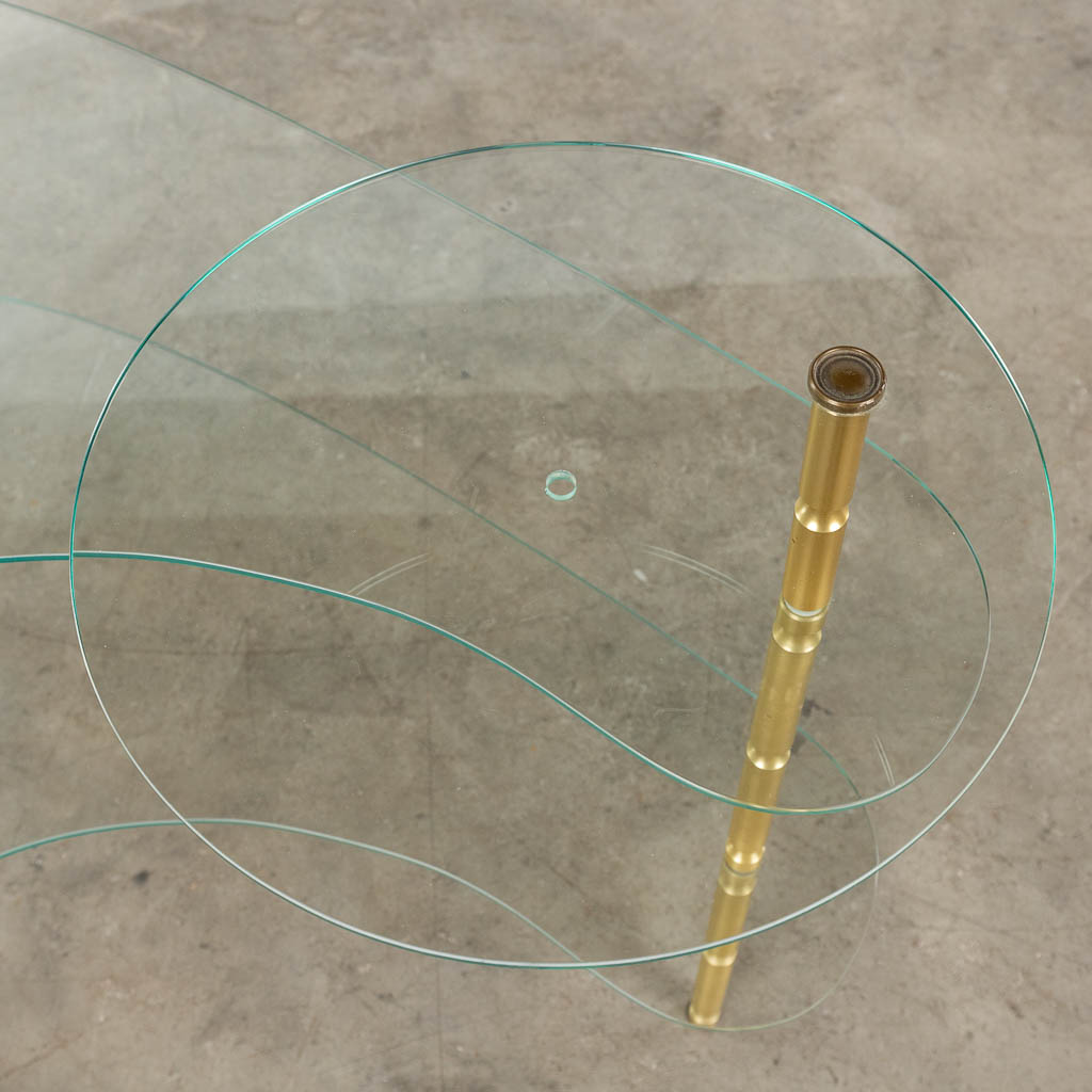 A small etagère/coffee table, brass and glass. Circa 1970. (L: 50 x W: 90 x H: 60 cm)