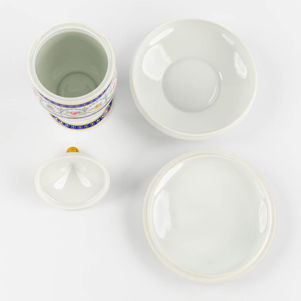 Limoges Haviland, 'Etoiles' een groot dineer en koffieservies. 71 stuks.