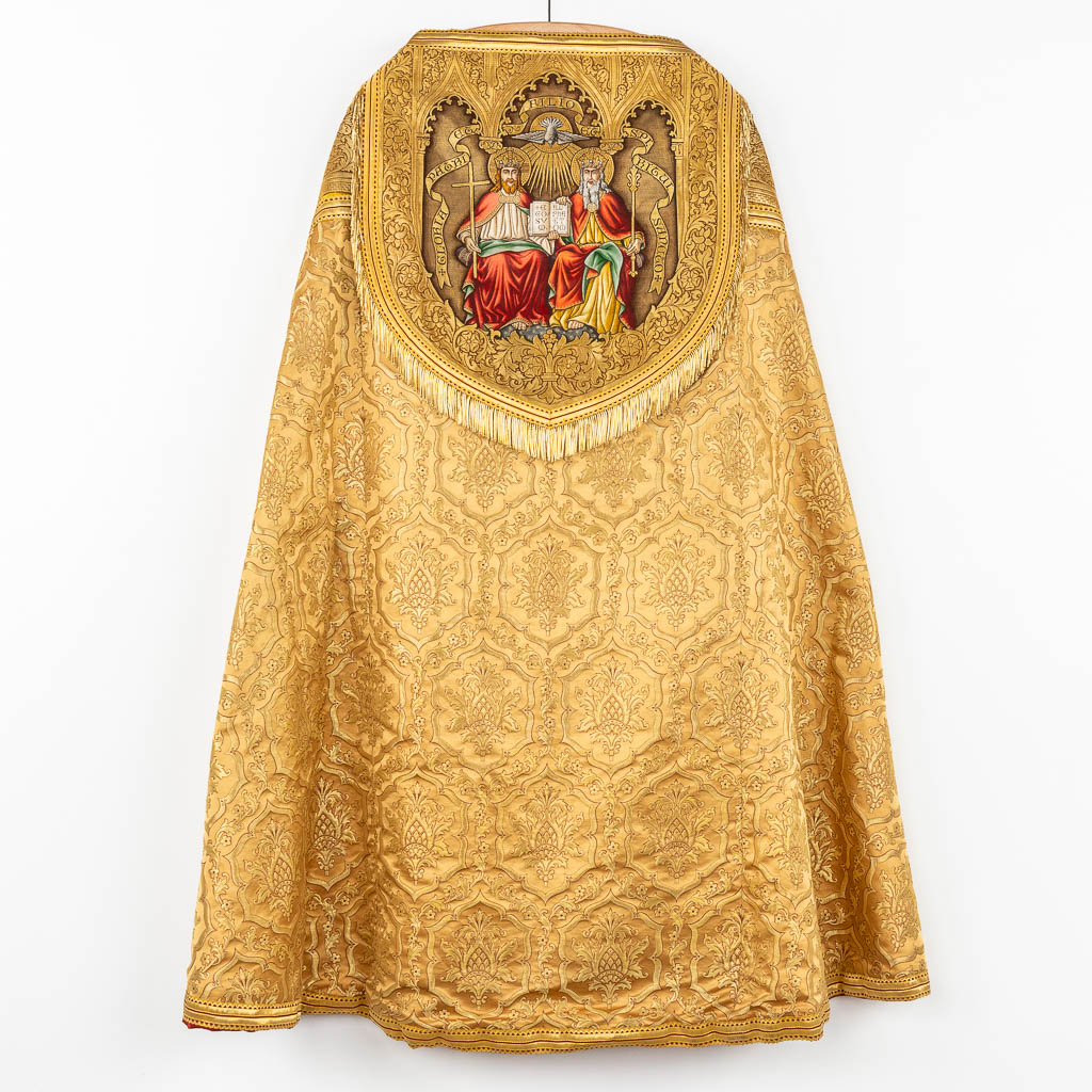 Exceptional antique Lithurgical vestments 'A Cope, Two dalmatics and a  Roman Chasuble'. Rich embroideries, figurative