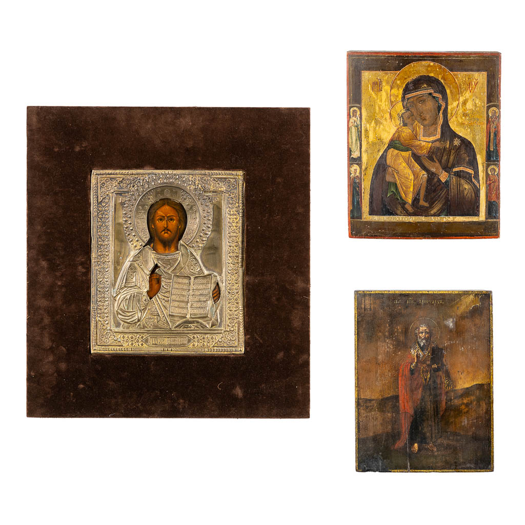 Drie Russische iconen, Christus Pantocrator, Moeder Gods, Apostel Aristarchus. 18de/19de eeuw. (W:22 x H:27 cm)