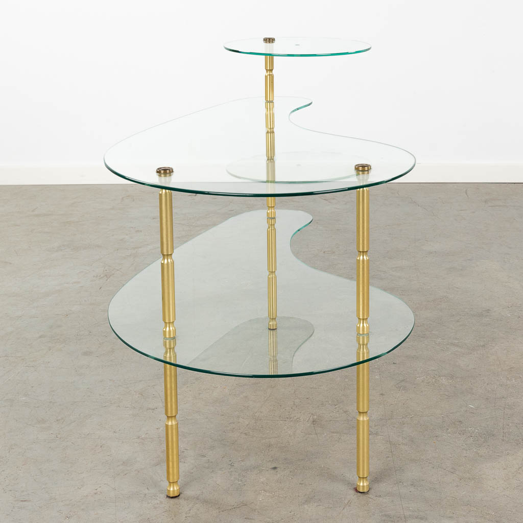 A small etagère/coffee table, brass and glass. Circa 1970. (L: 50 x W: 90 x H: 60 cm)