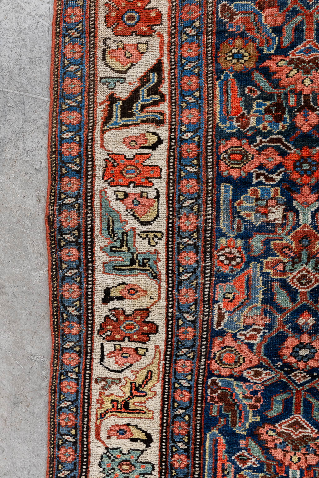 A Persian hand-made runner with floral decor. (L:120 x W:319 cm)