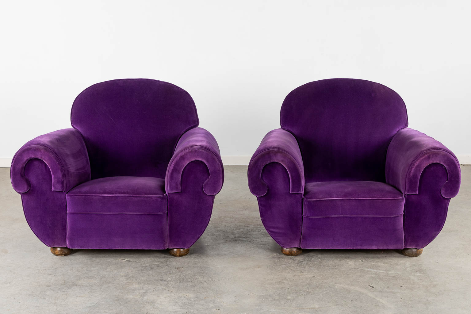 A pair of armchairs with purple fabric upholstry, France, Art Deco. (L:84 x W:109 x H:87 cm)