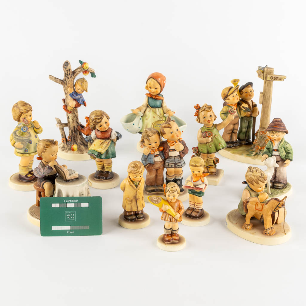 Hummel, 13 figuren. (H:17 cm)